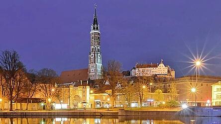 Ein fast vergessener Anblick: die n&auml;chtlich angestrahlte Martinskirche