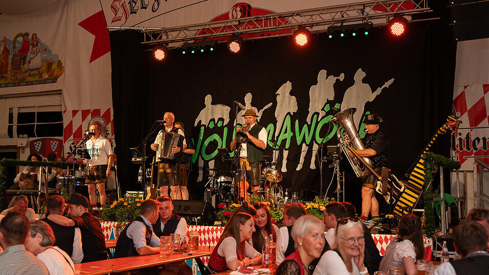 Die Partybilder vom Freitag, 11. August 2023, aus dem Festzelt Greindl. Die Partybilder vom Freitag, 11. August 2023, aus dem Festzelt Greindl.