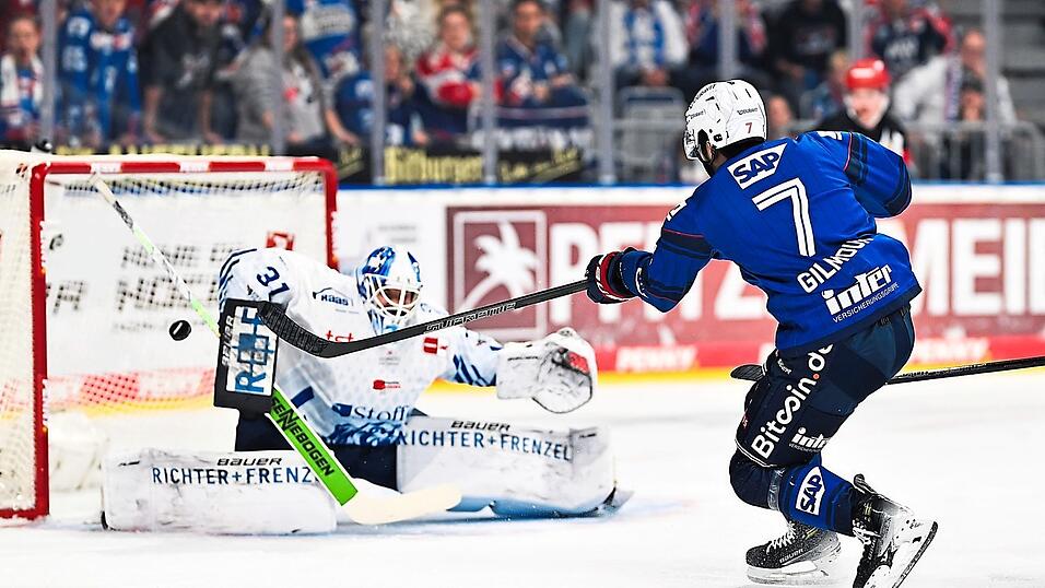 Zeigt in Mannheim seine vielleicht beste Leistung der bisherigen Saison, wird am Ende aber doch einmal öfter überwunden als sein Gegenüber Jake Hildebrand bei den Adlern: Straubings Goalie Jakub Skarek. Zeigt in Mannheim seine vielleicht beste Leistung der bisherigen Saison, wird am Ende aber doch einmal öfter überwunden als sein Gegenüber Jake Hildebrand bei den Adlern: Straubings Goalie Jakub Skarek.
