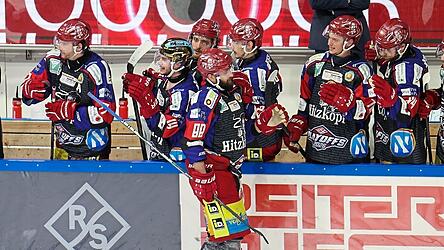 Zuletzt konnte Marcel Pfänder einen Treffer in Unterzahl mit dem Team bejubeln, in den Playoffs weisen die Deggendorfer in dieser Kategorie mit vier Toren den Ligabestwert auf. Zuletzt konnte Marcel Pfänder einen Treffer in Unterzahl mit dem Team bejubeln, in den Playoffs weisen die Deggendorfer in dieser Kategorie mit vier Toren den Ligabestwert auf.