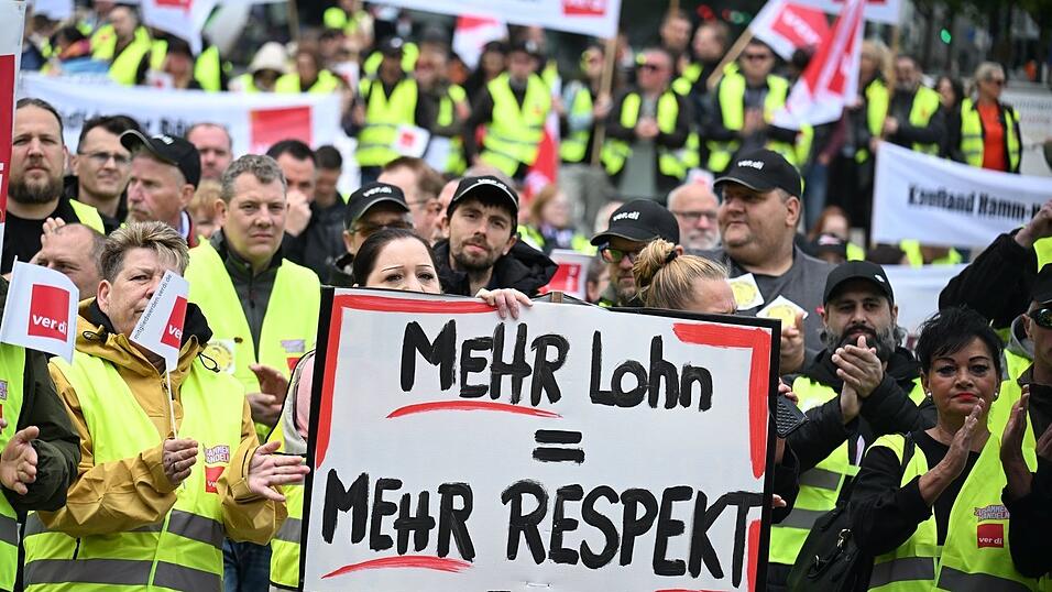 Besch&auml;ftige im Einzelhandel demonstrieren in mehreren deutschen St&auml;dten. (Archivbild)