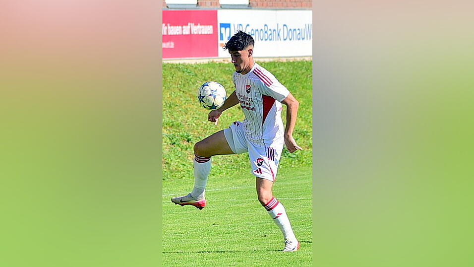 Fabian Schwingenschl&ouml;gl stellte mit seinem Tor zum 1:0 f&uuml;r den TSV Seebach die Weichen in Eggenfelden auf Sieg.
