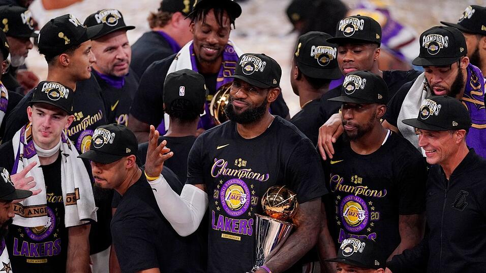 James feierte die Meisterschaft mit den Lakers. (Archivbild) James feierte die Meisterschaft mit den Lakers. (Archivbild)