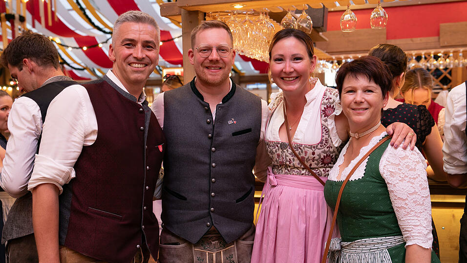 Die Partybilder vom Mittwoch, 13. August, aus dem Festzelt Krönner. Die Partybilder vom Mittwoch, 13. August, aus dem Festzelt Krönner.