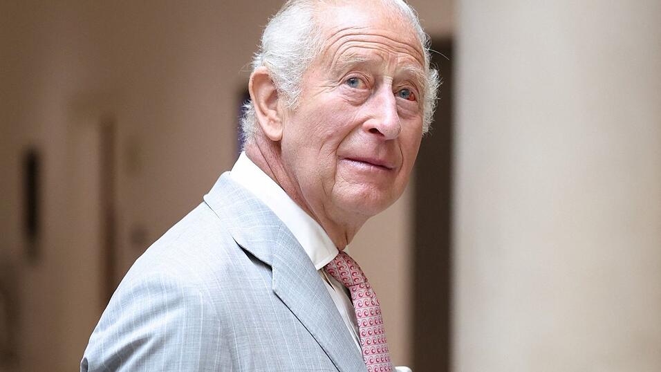 Dass Charles nicht selbst zur Beerdigung von Harald V. reist, mag auf den ersten Blick erstaunen - ist aber in der britischen Monarchie übliche Praxis. Dass Charles nicht selbst zur Beerdigung von Harald V. reist, mag auf den ersten Blick erstaunen - ist aber in der britischen Monarchie übliche Praxis.