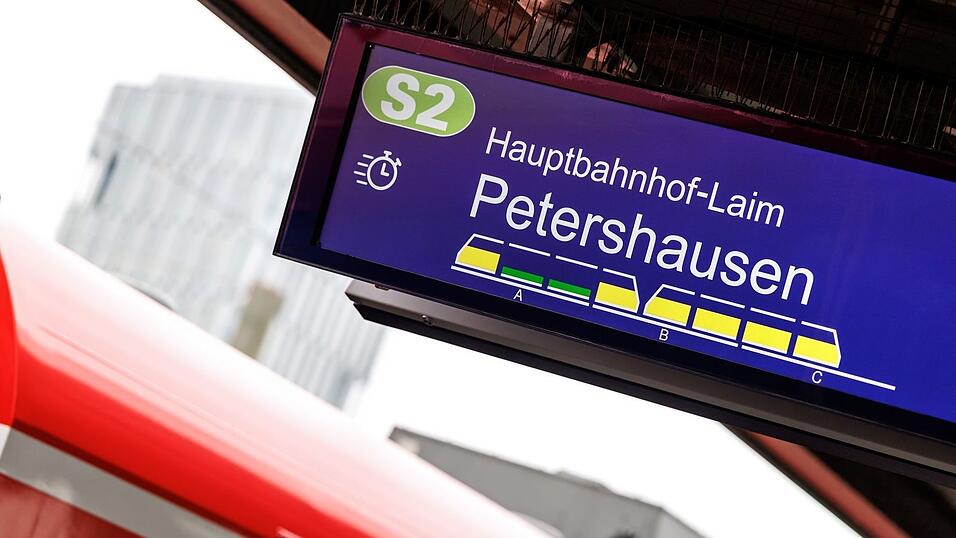 Grün steht für viele freie Plätze, gelb für mittlere Auslastung im Wagon.