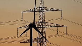 Der Ausbau der Windkraft ist entscheidend f&uuml;r die Energiewende in Deutschland. Doch die Suche nach geeigneten Fl&auml;chen zieht sich in Bayern hin. (Illustration)