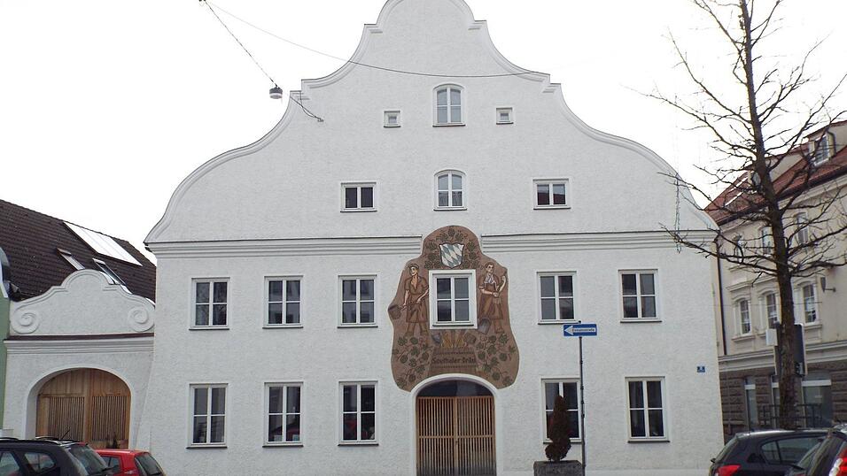 Das Angebot der Kreis- und Stadtbibliothek wird bestens angenommen. Sowohl bei den Ausleihen, als auch bei den Besucherzahlen und der Nutzung von Portalen wie der Onleihe und freegal music stiegen die Zahlen. Das Angebot der Kreis- und Stadtbibliothek wird bestens angenommen. Sowohl bei den Ausleihen, als auch bei den Besucherzahlen und der Nutzung von Portalen wie der Onleihe und freegal music stiegen die Zahlen.