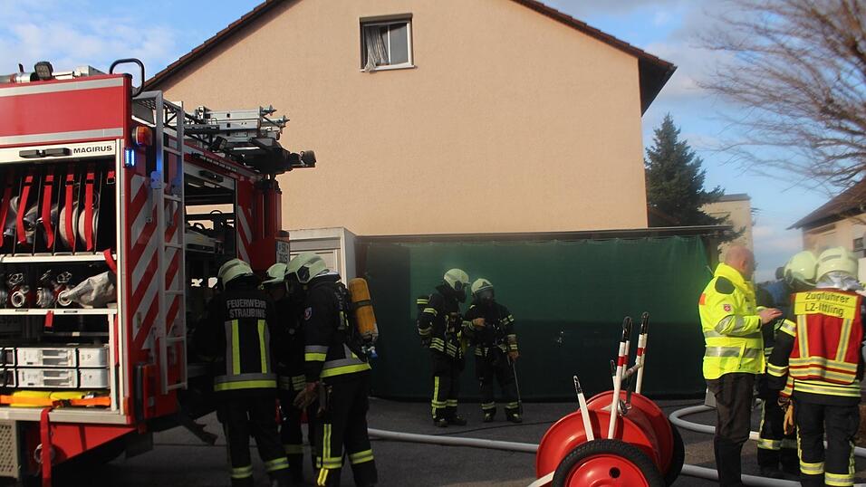 Feuerwehreinsatz in der Alterbergstraße in Straubing. Feuerwehreinsatz in der Alterbergstraße in Straubing.