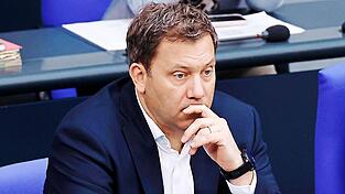 Bundesfinanzminister Lars Klingbeil (SPD) spekuliert auf einen Wirtschaftsaufschwung, um die Neuverschuldung zu senken.