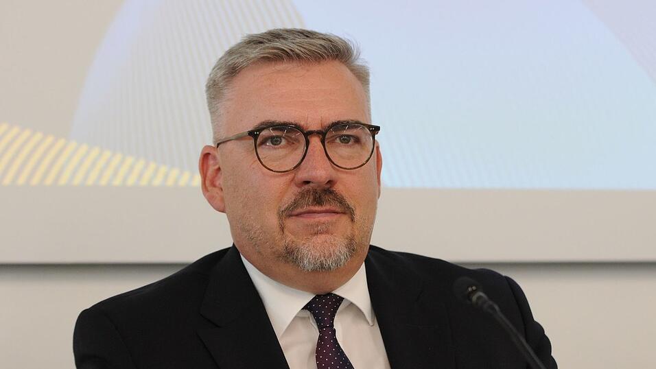 Tabaklobbyist Jan M&uuml;cke h&auml;lt nichts von deutlich h&ouml;heren Tabaksteuern.