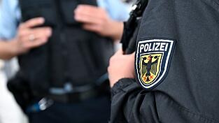 Gegen den 41-Jährigen wird nun unter anderem wegen versuchten Raubs und Bedrohung ermittelt. (Symbolbild) Gegen den 41-Jährigen wird nun unter anderem wegen versuchten Raubs und Bedrohung ermittelt. (Symbolbild)