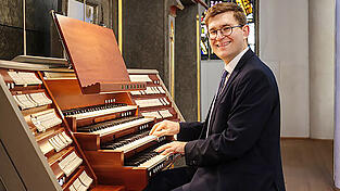 Marius Herb an der Orgel der Basilika St. Jakob. Marius Herb an der Orgel der Basilika St. Jakob.