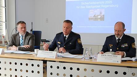 Sie stellten den Sicherheitsbericht vor: (von links) Robert Fuchs (Kripo-Chef), Markus Fuchs (Chef der PI S&uuml;d) und Armin Gl&ouml;tzl (Leiter der PI Nord).