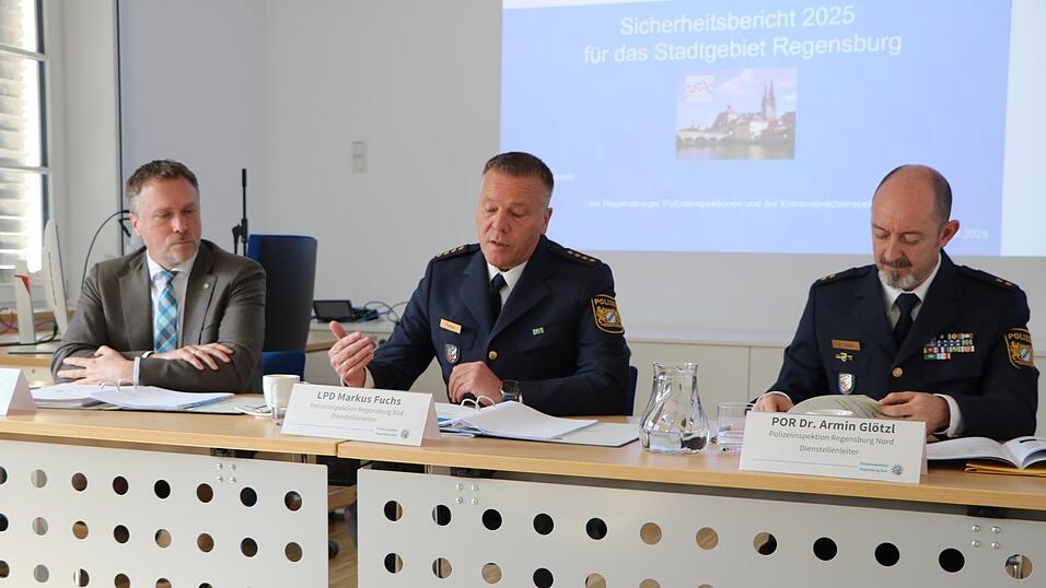 Sie stellten den Sicherheitsbericht vor: (von links) Robert Fuchs (Kripo-Chef), Markus Fuchs (Chef der PI S&uuml;d) und Armin Gl&ouml;tzl (Leiter der PI Nord).