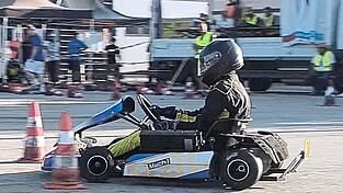 Im Kart in Aktion ist Milan Paluska.
