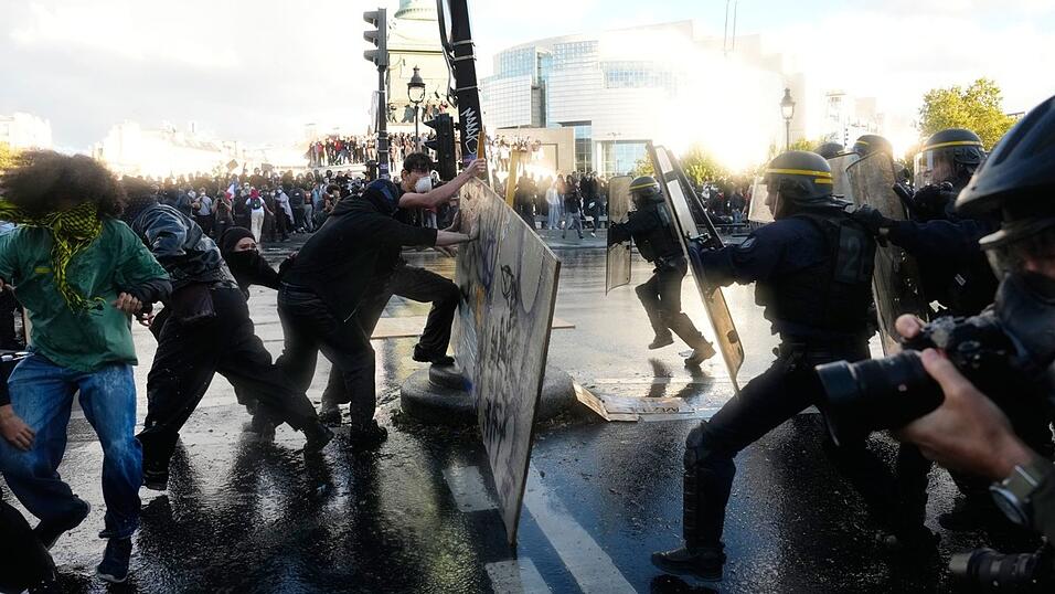 Die Schulproteste in Frankreich dauern an. Die Schulproteste in Frankreich dauern an.