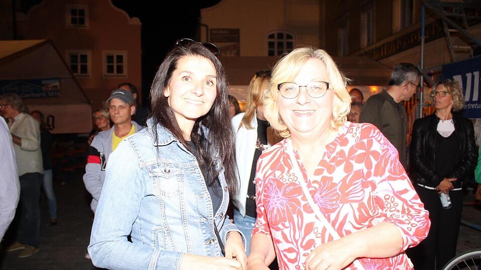 Viele Landshuter genossen ihren Freitagabend auf dem Bismarckplatzfest.