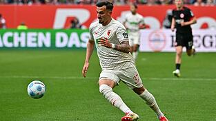 Über seine Augsburg-Rückkehr wird spekuliert: Stürmer Berisha. (Archivbild) Über seine Augsburg-Rückkehr wird spekuliert: Stürmer Berisha. (Archivbild)