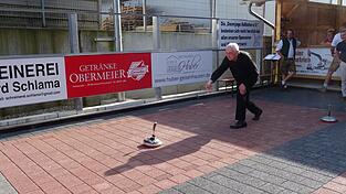 Pfarrer Schober beim ersten Schub.