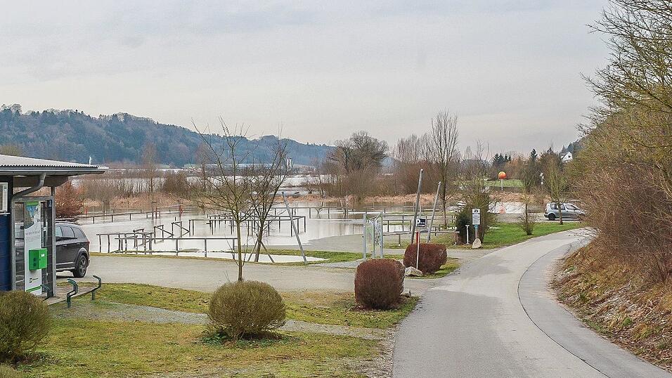 Auch in Vilshofen stieg die Donau &uuml;ber die Ufer.