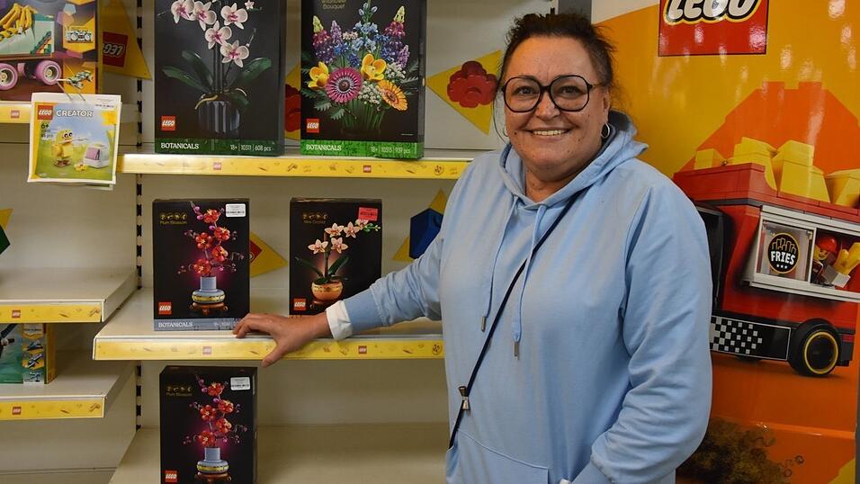 Die Lego-Blumen sind laut Michaela Thoma auch bei Erwachsenen gefragt. Die Lego-Blumen sind laut Michaela Thoma auch bei Erwachsenen gefragt.