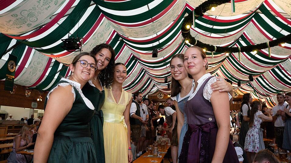 Die Partybilder vom Donnerstag, 13. August, aus dem Festzelt Weckmann. Die Partybilder vom Donnerstag, 13. August, aus dem Festzelt Weckmann.