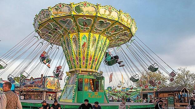 Ab 24. April dreht sich auf der Deggendorfer Ackerloh f&uuml;r zehn Tage wieder das Gaudikarussell.