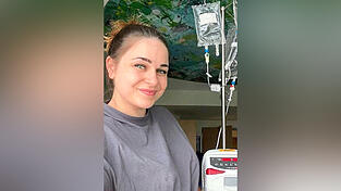 Anika Schreiber ist die 'Notfallsanitäterin mit MS'. Auf Instragram hat sie aktuell 33.700 Follower. Am Klinikum Amberg macht sie regelmäßig ihre Therapie, weshalb sie auch zum 1. Amberger MS-Tag kommt. Anika Schreiber ist die 'Notfallsanitäterin mit MS'. Auf Instragram hat sie aktuell 33.700 Follower. Am Klinikum Amberg macht sie regelmäßig ihre Therapie, weshalb sie auch zum 1. Amberger MS-Tag kommt.