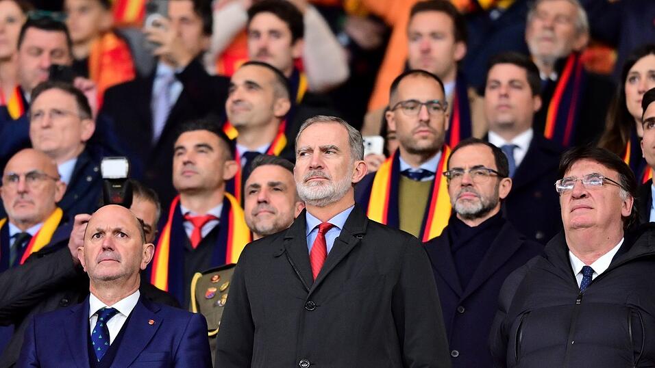 Auch König Felipe VI. von Spanien (vorne Mitte) besuchte das Nations-League-Finale.