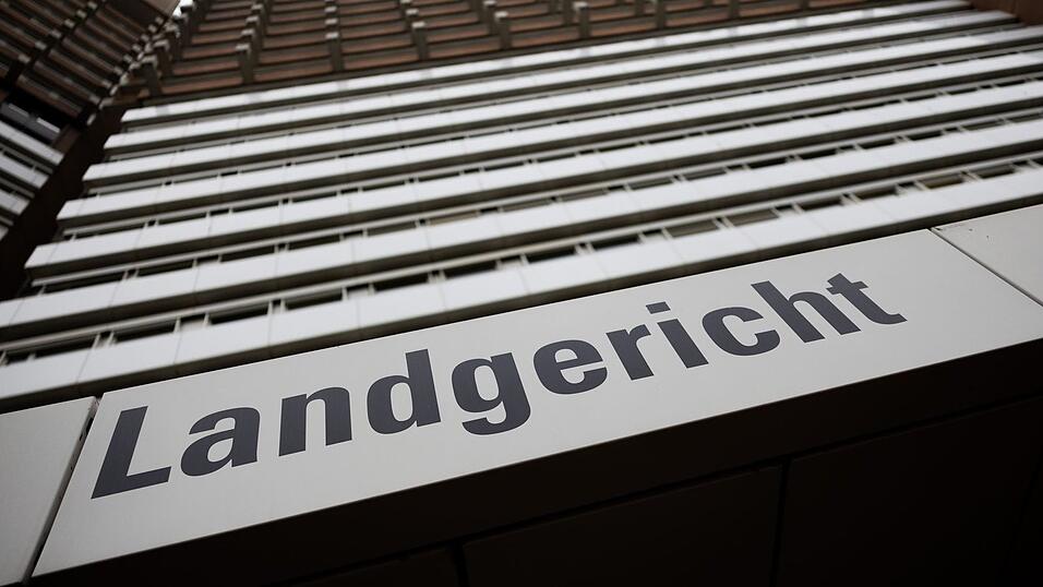 Ein Mann ist wegen Mordes an seiner Ehefrau angeklagt. (Symbolfoto) Ein Mann ist wegen Mordes an seiner Ehefrau angeklagt. (Symbolfoto)