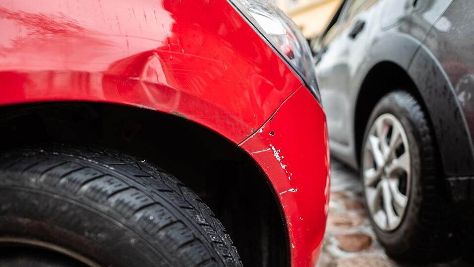 In der anstehenden Preisrunde für Autoversicherungen deutet vieles darauf hin, dass die Zeit der massiven Preissteigerungen ausläuft. (Symbolbild) In der anstehenden Preisrunde für Autoversicherungen deutet vieles darauf hin, dass die Zeit der massiven Preissteigerungen ausläuft. (Symbolbild)
