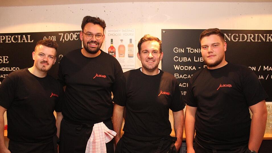 Auf der Eskara &Uuml;30-Party in Essenbach war wieder viel los.