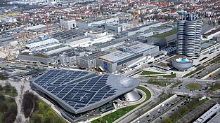 BMW-Stammwerk und Firmenzentrale in M&uuml;nchen. Bayerns Autoindustrie erging es in den ersten sieben Monaten schlecht. (Archiv)