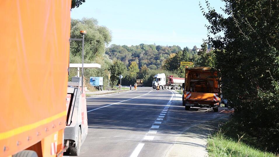 Die Arbeiten an der B8 neigen sich dem Ende zu. Ab Samstagabend kann die Bundesstra&szlig;e bei Vilshofen wieder befahren werden.