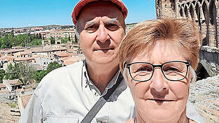 Rosi und Frank Steinberger am Montagnachmittag in Toledo: 'Oft hören wir Sirenen, aber keine Panik in Sicht', schreibt die ehemalige Landtagsabgeordnete unserer Redaktion.