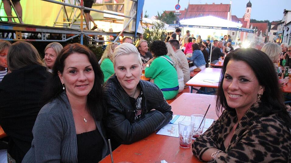 Viele Landshuter genossen ihren Freitagabend auf dem Bismarckplatzfest.