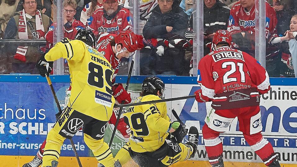 Mit K&ouml;rpereinsatz: Der Landshuter Verteidiger Martin Has bewies gegen die &bdquo;Pinguine&ldquo; Mark Zengerle (Nummer 89) und David Cerny (29) reichlich Stehverm&ouml;gen. Derweilen hielt sein Teamkollege David Stieler (re.) mit seiner &bdquo;Bude&ldquo; zum 4:3 (36.) die Hoffnung auf ein f&uuml;nftes Match am Leben - jedenfalls vor&uuml;bergehend.