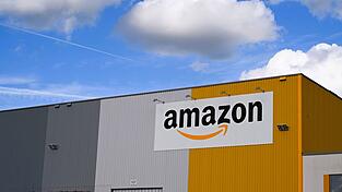 Blick auf eine Dortmunder Logistikhalle von Amazon. (Archivbild) Blick auf eine Dortmunder Logistikhalle von Amazon. (Archivbild)