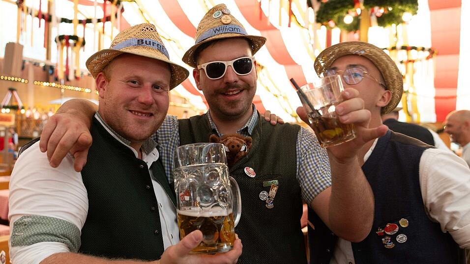 Die Partybilder vom Sonntag, 9. August, aus dem Festzelt Krönner. Die Partybilder vom Sonntag, 9. August, aus dem Festzelt Krönner.