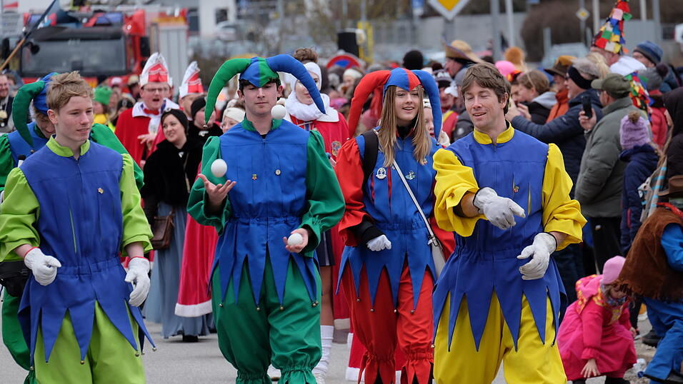 Beste Stimmung herrschte beim Rosenmontagszug in Geisenhausen.
