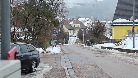 In der Ludwigstraße wollte ein Unbekannter vergangene Woche Donnerstagmorgen ein zehnjähriges Mädchen in sein Auto locken. Es befand sich auf dem Weg in die Grundschule Donaustauf. (Symbolfoto) In der Ludwigstraße wollte ein Unbekannter vergangene Woche Donnerstagmorgen ein zehnjähriges Mädchen in sein Auto locken. Es befand sich auf dem Weg in die Grundschule Donaustauf. (Symbolfoto)
