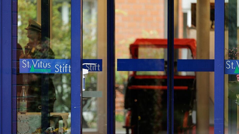 Nach dem Messerangriff auf drei Frauen in einem Seniorenheim im Münsterland sind eine 81- und eine 83-Jährige jetzt außer Lebensgefahr. (Archivbild) Nach dem Messerangriff auf drei Frauen in einem Seniorenheim im Münsterland sind eine 81- und eine 83-Jährige jetzt außer Lebensgefahr. (Archivbild)