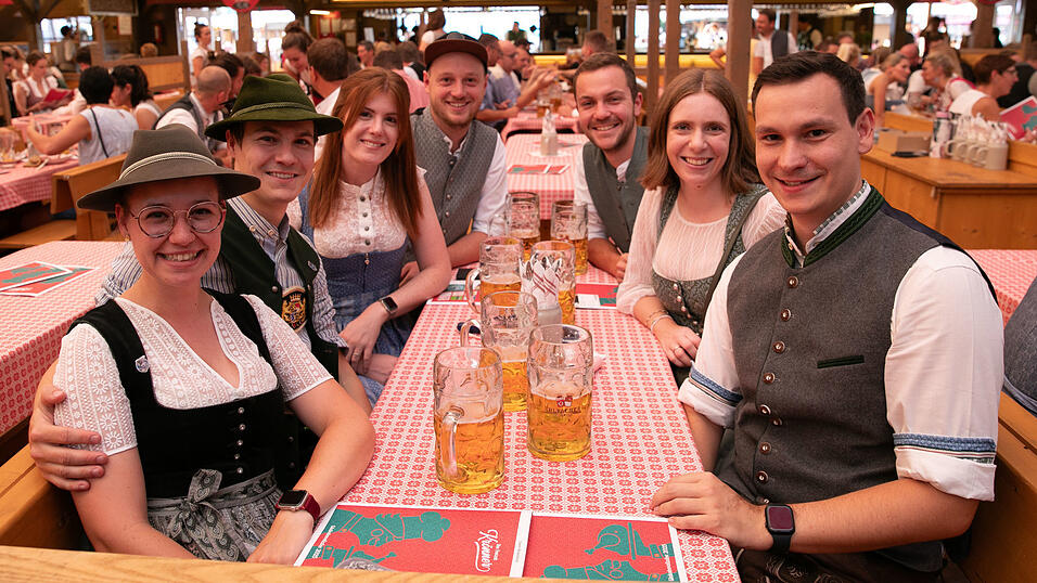 Die Partybilder vom Dienstag, 12. August, aus dem Festzelt Krönner. Die Partybilder vom Dienstag, 12. August, aus dem Festzelt Krönner.