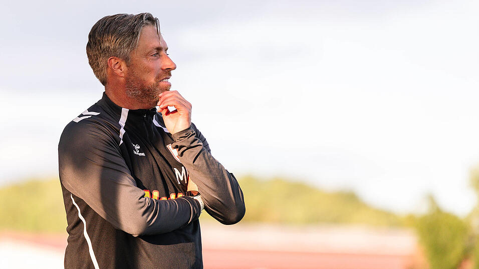 Jahn-Trainer Michael Wimmer muss unter anderem noch die Kapitänsfrage klären.