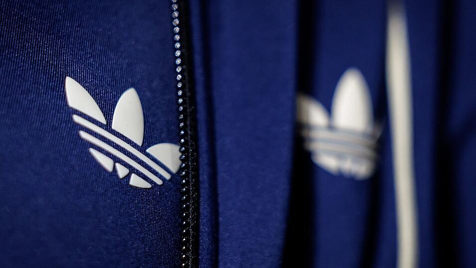 Trotz einer komplizierten Weltlage hat der Sportartikelkonzern Adidas eines der besten Quartale der Firmengeschichte hingelegt (Archivbild).