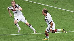 Finale 2014, Verlängerung: Flanke von Schürrle, Götze nimmt den Ball mit der Brust an und verwandelt volley aus der Drehung zum 1:0. Deutschland war Weltmeister. Finale 2014, Verlängerung: Flanke von Schürrle, Götze nimmt den Ball mit der Brust an und verwandelt volley aus der Drehung zum 1:0. Deutschland war Weltmeister.