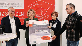Sie stellten die Plakataktion zur Unterstützung von Obdachlosen vor: Michael Weißmann, Astrid Freudenstein, Brigitte Weißmann und Wolfgang Meier (von links).