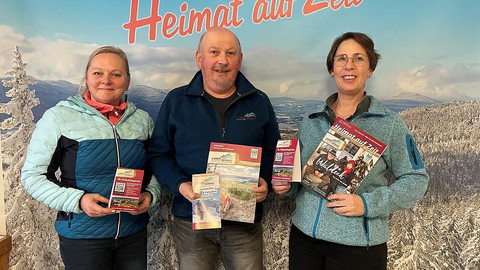 Social Media und Printwerbung werden sich auch k&uuml;nftig sehr gut erg&auml;nzen, davon sind Manuela Jumah, Stefan Frisch und Christine Vogl &uuml;berzeugt.