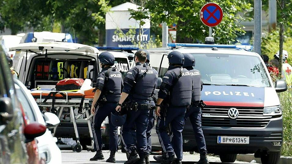 Bei diesem Amoklauf starben insgesamt elf Menschen, darunter auch der Täter. Der 21-Jährige richtete sich nach seiner Tat selbst. Bei diesem Amoklauf starben insgesamt elf Menschen, darunter auch der Täter. Der 21-Jährige richtete sich nach seiner Tat selbst.